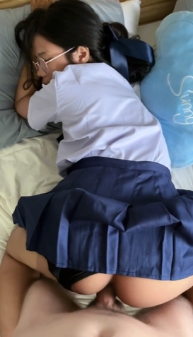 thaiandfrench น้องแว่นชุดนักเรียนอ้อนแฟนเย็ด ป้อนควยยัดปากอ๊อกมิดลำก่อนโดนตะบันท่าหมาซอยรัวจนน้ำแตก